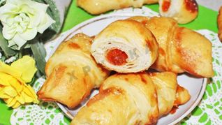 Круассаны из слоеного дрожжевого теста