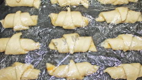 круассаны из слоеного дрожжевого теста