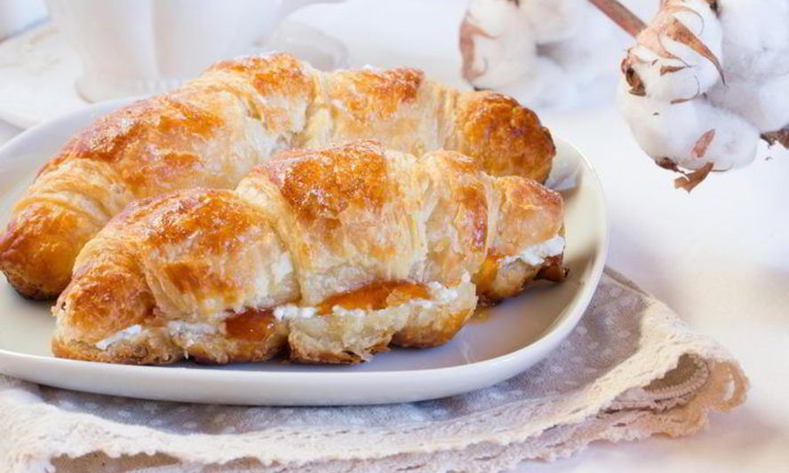 Рецепт круассанов с творожным кремом и абрикосовым конфитюром