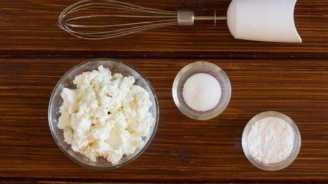 круассаны с творожным кремом и абрикосовым конфитюром