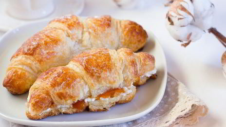 круассаны с творожным кремом и абрикосовым конфитюром