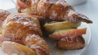 Круассаны с яблоками