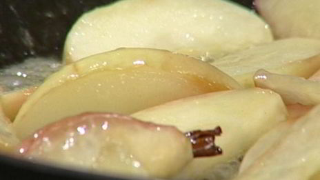 круассаны с яблоками