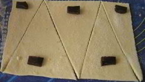 круассаны с земляникой, ежевикой и шоколадом