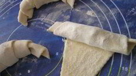 круассаны с земляникой, ежевикой и шоколадом