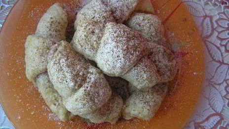 круассаны с земляникой, ежевикой и шоколадом