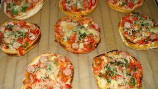 Очень быстрые булочки-пиццы к завтраку