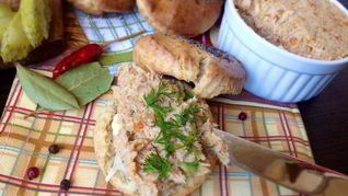 Рийет из курицы и заварные булочки