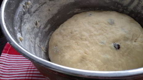 сдобные булочки с изюмом