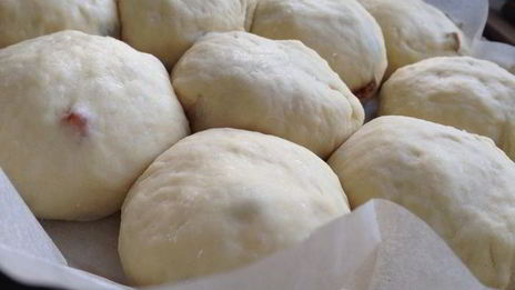 сдобные булочки с изюмом