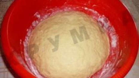 сладкие булочки из дрожжевого теста на сыворотке