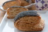 Слоеные булочки с маком