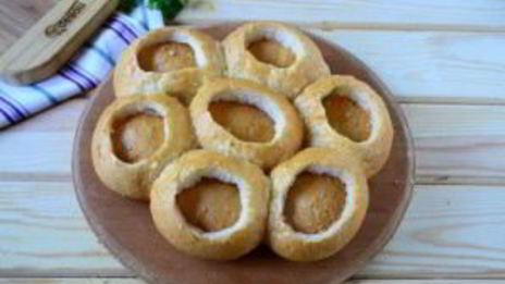 сырные булочки с яйцом и беконом