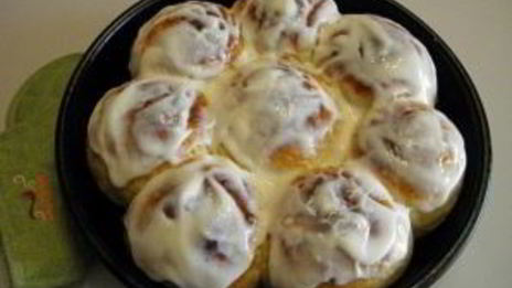 творожные булочки в сметанной заливке