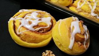 Тыквенные булочки с ореховой начинкой