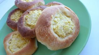 Ватрушки с картошкой из дрожжевого теста