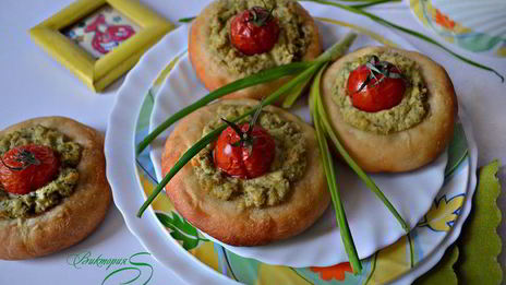 ватрушки с творогом и помидорами черри