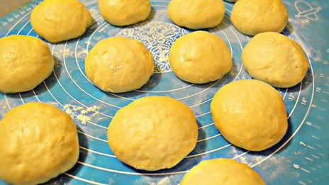 ватрушки с творогом и помидорами черри