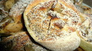 Яблочно-маковые плюшки