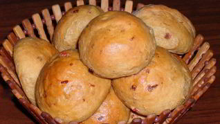 Закусочные булочки с жареным луком