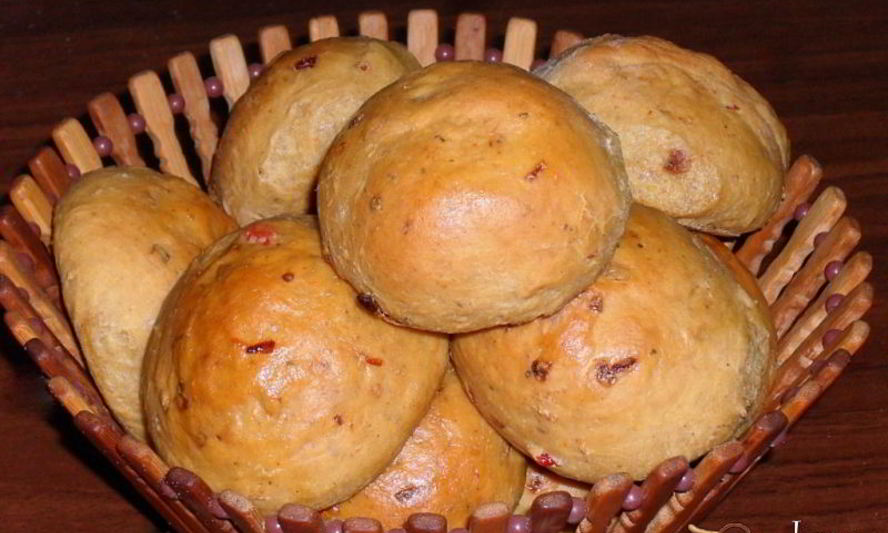 Рецепт закусочных булочек с жареным луком