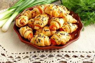 Закусочные круассаны с лососем