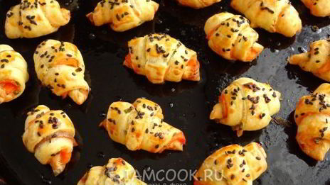 закусочные круассаны с лососем