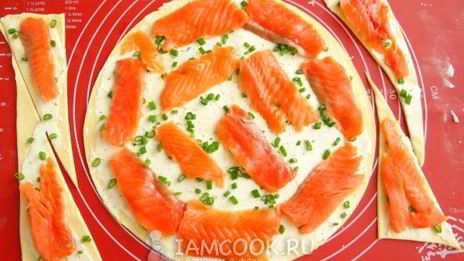 закусочные круассаны с лососем