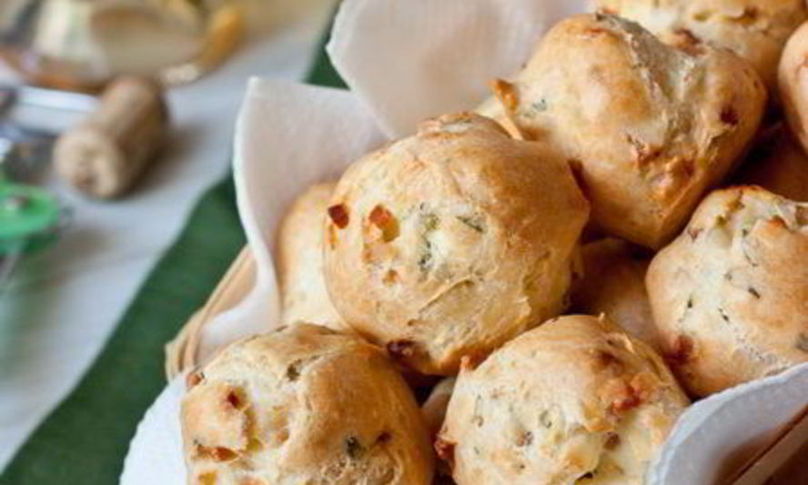 Рецепт заварных булочек с беконом и зеленью