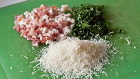 заварные булочки с беконом и зеленью