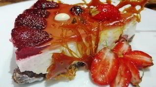 Чизкейк без выпечки с клубникой