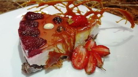 чизкейк без выпечки с клубникой