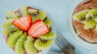 Чизкейк без выпечки с кусочками киви