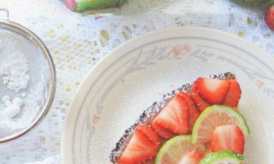 Рецепт чизкейка из рикотты с клубникой и лаймом