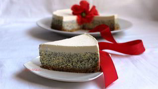 Маковый чизкейк под лимонно-сметанным топпингом