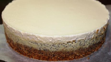 маковый чизкейк под лимонно-сметанным топпингом