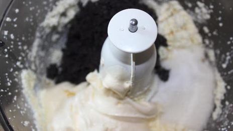 маковый чизкейк под лимонно-сметанным топпингом