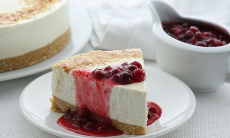 Рецепт медового чизкейка с клюквенным соусом