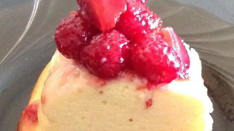 японский чизкейк с ягодным соусом