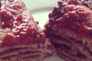 Диетический рулетик с ягодами