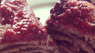 Диетический рулетик с ягодами