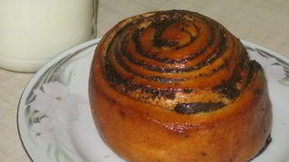 Дрожжевые рулетики с маком Лакомка