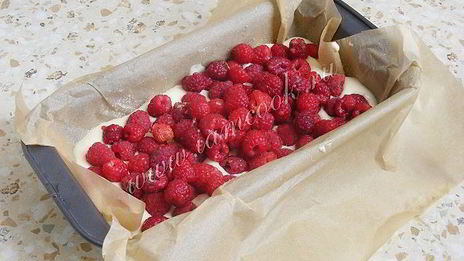 кекс малиновый