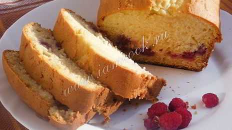 кекс малиновый