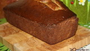 Кекс на кефире с маком, шафраном и цукатами