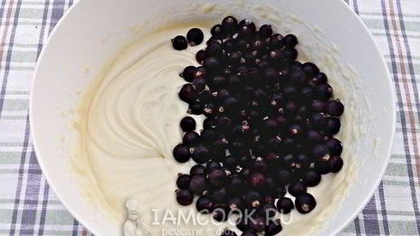 кекс с черной смородиной
