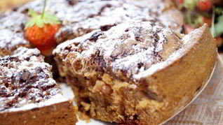 Кекс с клубничным вареньем