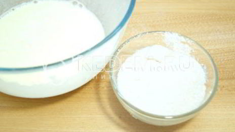 кекс с клубничным вареньем