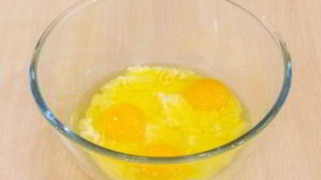 кекс с ягодой и овсяными хлопьями