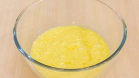 кекс с ягодой и овсяными хлопьями